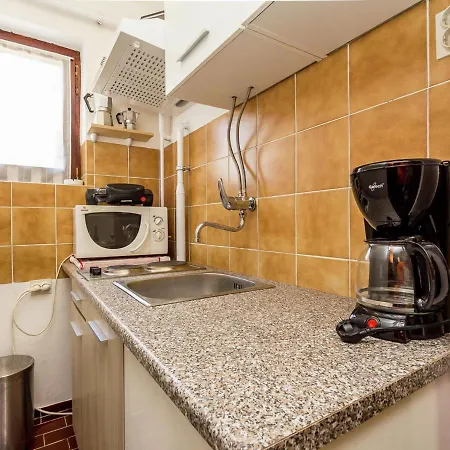Quaint In With Terrace * Pula