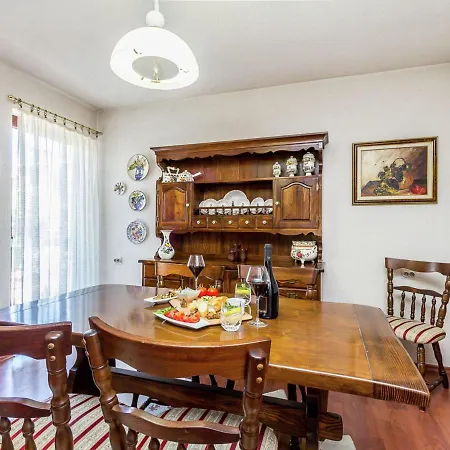 Holiday home Quaint In With Terrace Pula