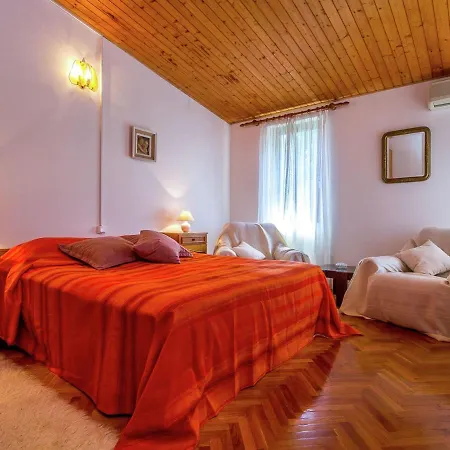 Quaint In With Terrace Holiday home